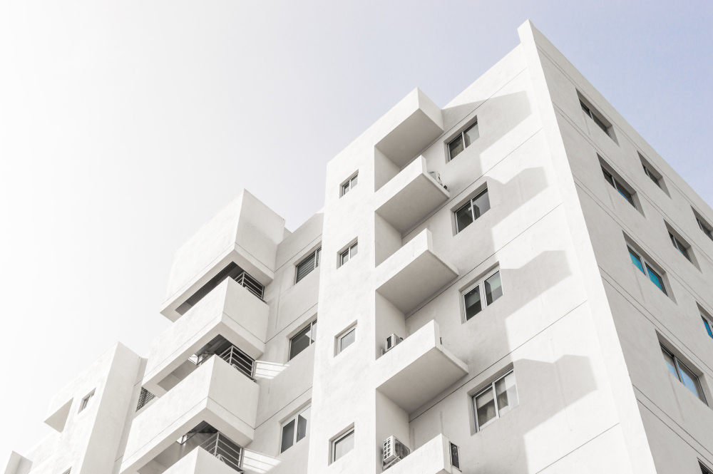 Navigating the Palette of Challenges When Painting a Residential Building